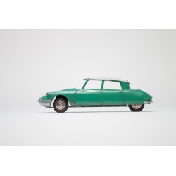 Colors - Citroën DS - Green - White Back Ground