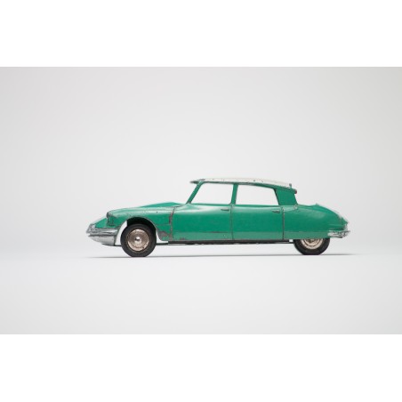 Classic - Citroën DS - Verte - Fond Blanc